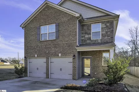 222 Raleighwood Ln, Simpsonville, SC 29681