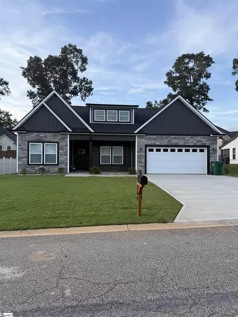 309 Limbwood Ct, Boiling Springs, SC 29316