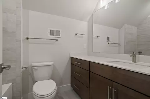 Bath - 323 Eagle Mill Ln, Greer, SC 29651 photo 3 of 3