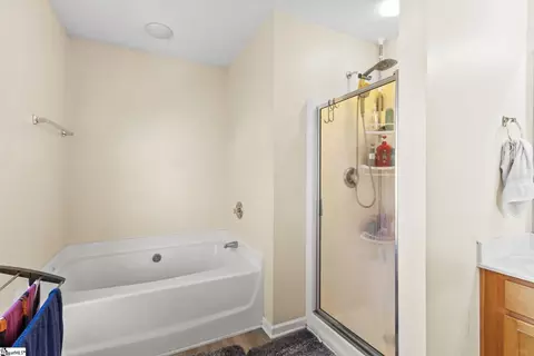 Bath - 8 Sunfield Ct, Greer, SC 29650 photo 2 of 3