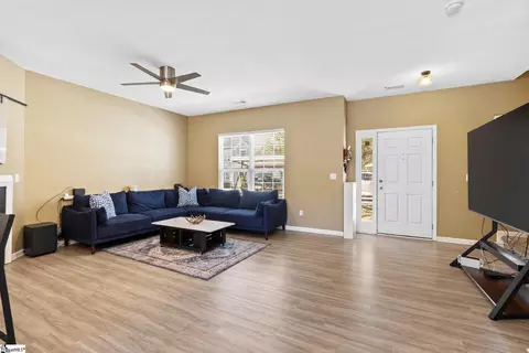 Living - 8 Sunfield Ct, Greer, SC 29650 photo 3 of 4