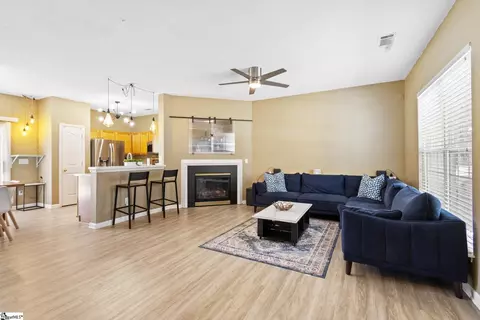 Living - 8 Sunfield Ct, Greer, SC 29650 photo 2 of 4