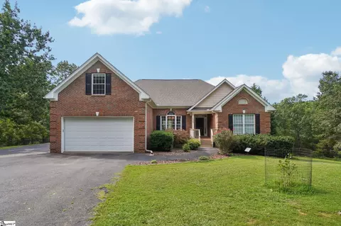 1025 Highland View Ln, Mill Spring, NC 28756