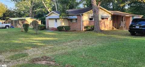 510 Chestnut St, Reidville, SC 29375