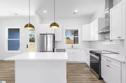 Kitchen - 508 Barnett Rd, Greer, SC 29651 photo 3 of 5
