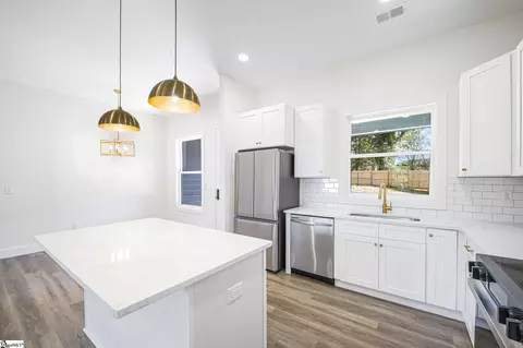 Kitchen - 508 Barnett Rd, Greer, SC 29651 photo 2 of 5