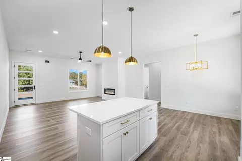 Living - 508 Barnett Rd, Greer, SC 29651 photo 3 of 3