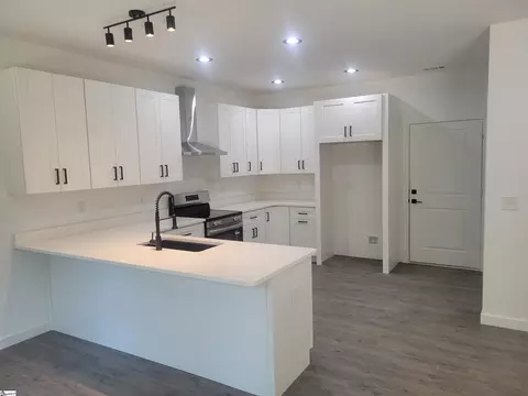 Kitchen - 350 Blue Willow Cir, Honea Path, SC 29654 photo 1 of 1