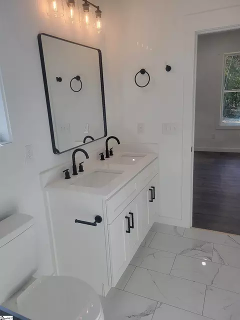 Bath - 350 Blue Willow Cir, Honea Path, SC 29654 photo 2 of 4