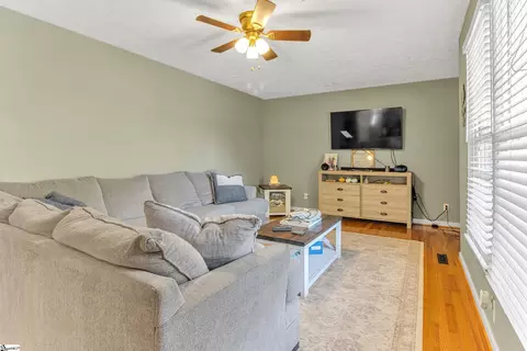 8 Pinecrest Dr, Williamston, SC 29697 photo 6