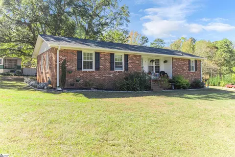 8 Pinecrest Dr, Williamston, SC 29697 photo 3
