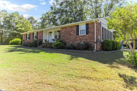 8 Pinecrest Dr, Williamston, SC 29697 photo 2