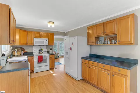 8 Pinecrest Dr, Williamston, SC 29697 photo 12