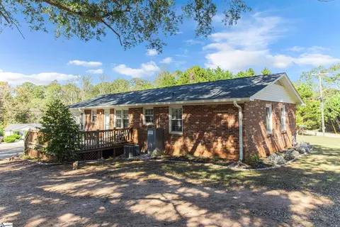 8 Pinecrest Dr, Williamston, SC 29697 photo 5