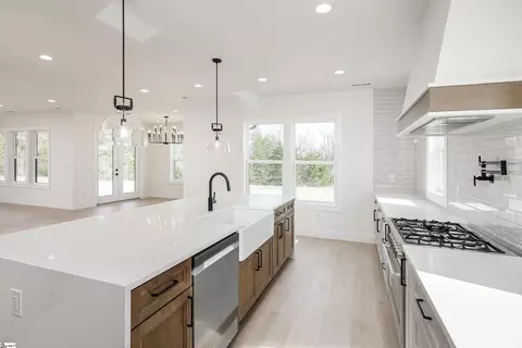 Kitchen - 3621 Pennington Rd, Greer, SC 29651 photo 2 of 3