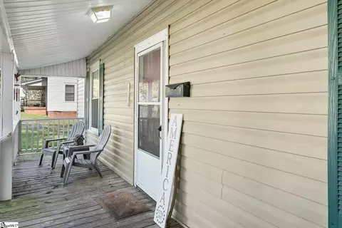 6 W Fleming St, Ware Shoals, SC 29692 photo 4