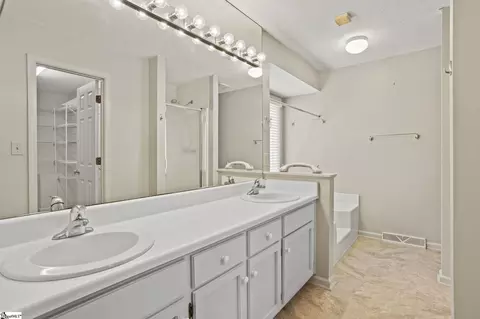 Bath - 107 Fairview Pl, Greer, SC 29651 photo 2 of 3