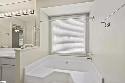 Bath - 107 Fairview Pl, Greer, SC 29651 photo 3 of 3
