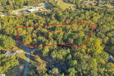 490 Edgewood Cir, Woodruff, SC 29388
