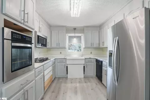 Kitchen - 107 Robert Daniel Pl, Lyman, SC 29365 photo 2 of 3