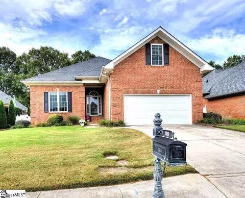 114 Banbury Cir, Simpsonville, SC 29681