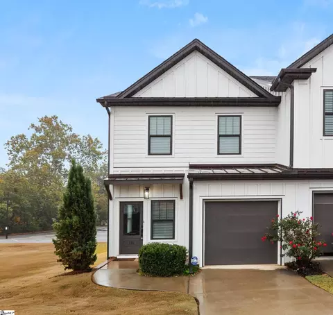 136 Park Ave, Greer, SC 29651