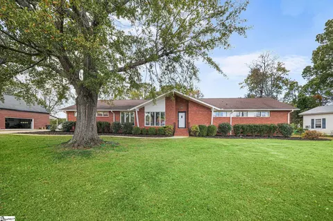 207 Grandview Cir, Travelers Rest, SC 29690
