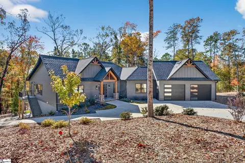 709 Keowee Bay Cir, Salem, SC 29676