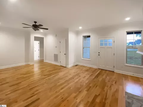 Living - 173 Pearson St, Moore, SC 29369 photo 4 of 7