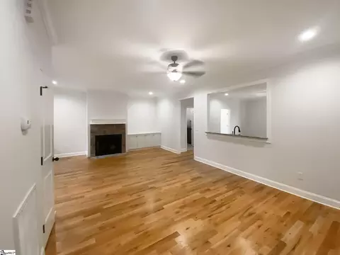 Living - 173 Pearson St, Moore, SC 29369 photo 3 of 7