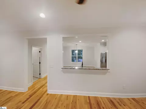 Living - 173 Pearson St, Moore, SC 29369 photo 5 of 7