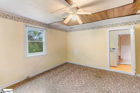 Bedroom - 309 Flat Dr, Buffalo, SC 29321 photo 2 of 5