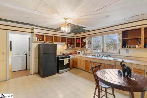 Kitchen - 309 Flat Dr, Buffalo, SC 29321 photo 2 of 2