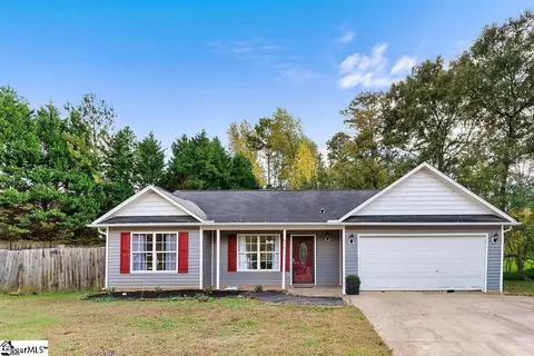816 Gray Eagle Ln, Boiling Springs, SC 29316