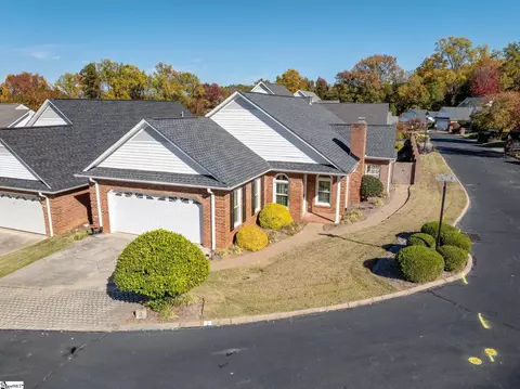 2 Greenview Dr, Greenville, SC 29609
