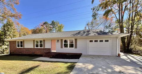38 Amy Ln, Taylors, SC 29687