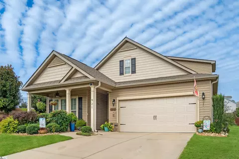 921 Deepwood Ct, Boiling Springs, SC 29316