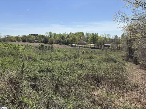 194 Half Moon Rd # -C, Wellford, SC 29385