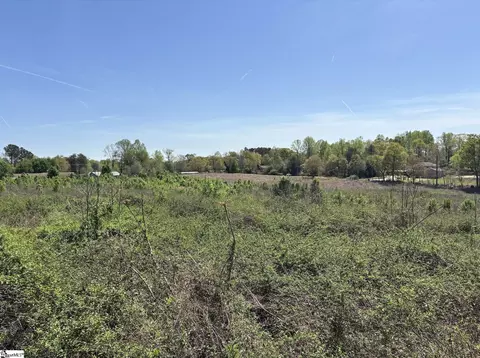 194 Half Moon Rd # -D, Wellford, SC 29385