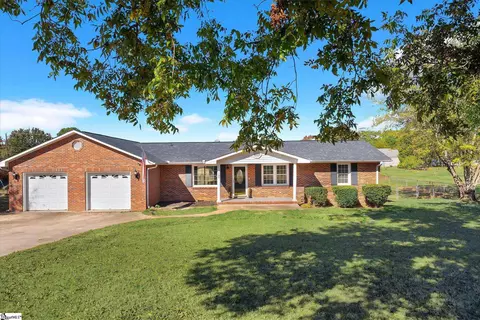 109 Carson Dr, Starr, SC 29684