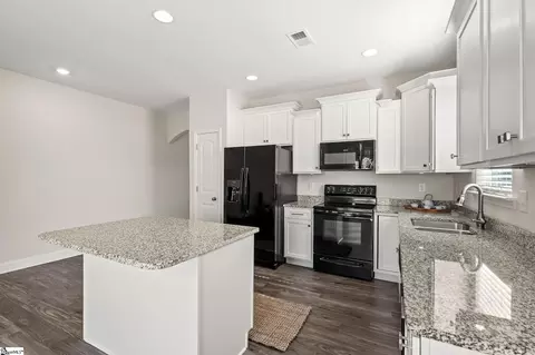 Kitchen - 829 Judah Dr, Moore, SC 29369 photo 2 of 3