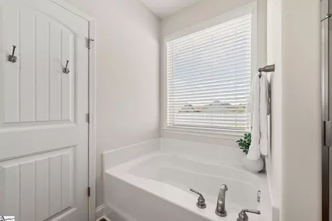 Bath - 829 Judah Dr, Moore, SC 29369 photo 3 of 4