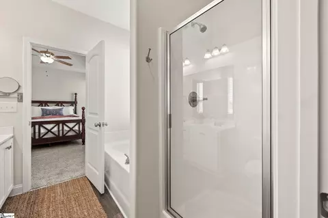 Bath - 829 Judah Dr, Moore, SC 29369 photo 2 of 4