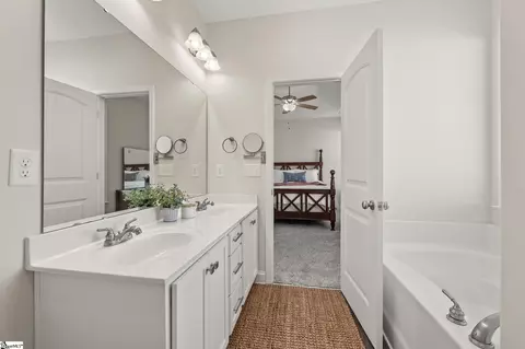 Bath - 829 Judah Dr, Moore, SC 29369 photo 1 of 4