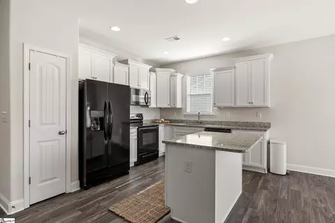 Kitchen - 829 Judah Dr, Moore, SC 29369 photo 3 of 3