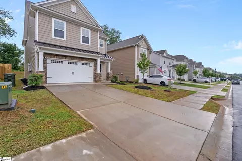 127 Highland Park Ct, Easley, SC 29642