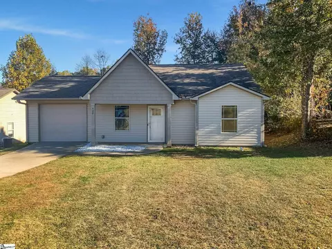422 Mount Hood Dr, Inman, SC 29349