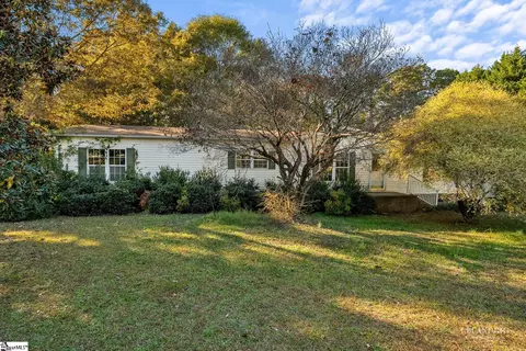 208 Whippoorwill Ct, Williamston, SC 29697
