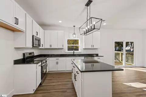 Kitchen - 207 Timberlane Rd, Greer, SC 29651 photo 2 of 2