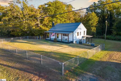 224 Syphrit Rd, Wellford, SC 29385